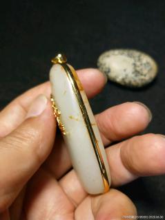 和田玉包金吊坠
