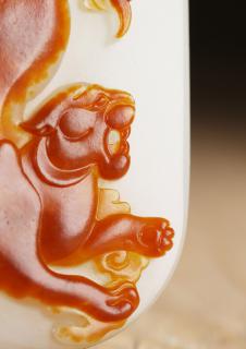 和田玉的丰富颜色:谁持彩练当空舞