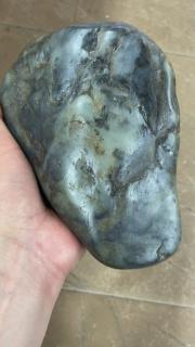 新疆和田玉黑白分明特色青花籽料摆件